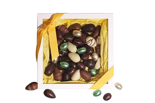 Påskegave med fyldte chokoladeæg, marcipanæg og folieæg - 480g